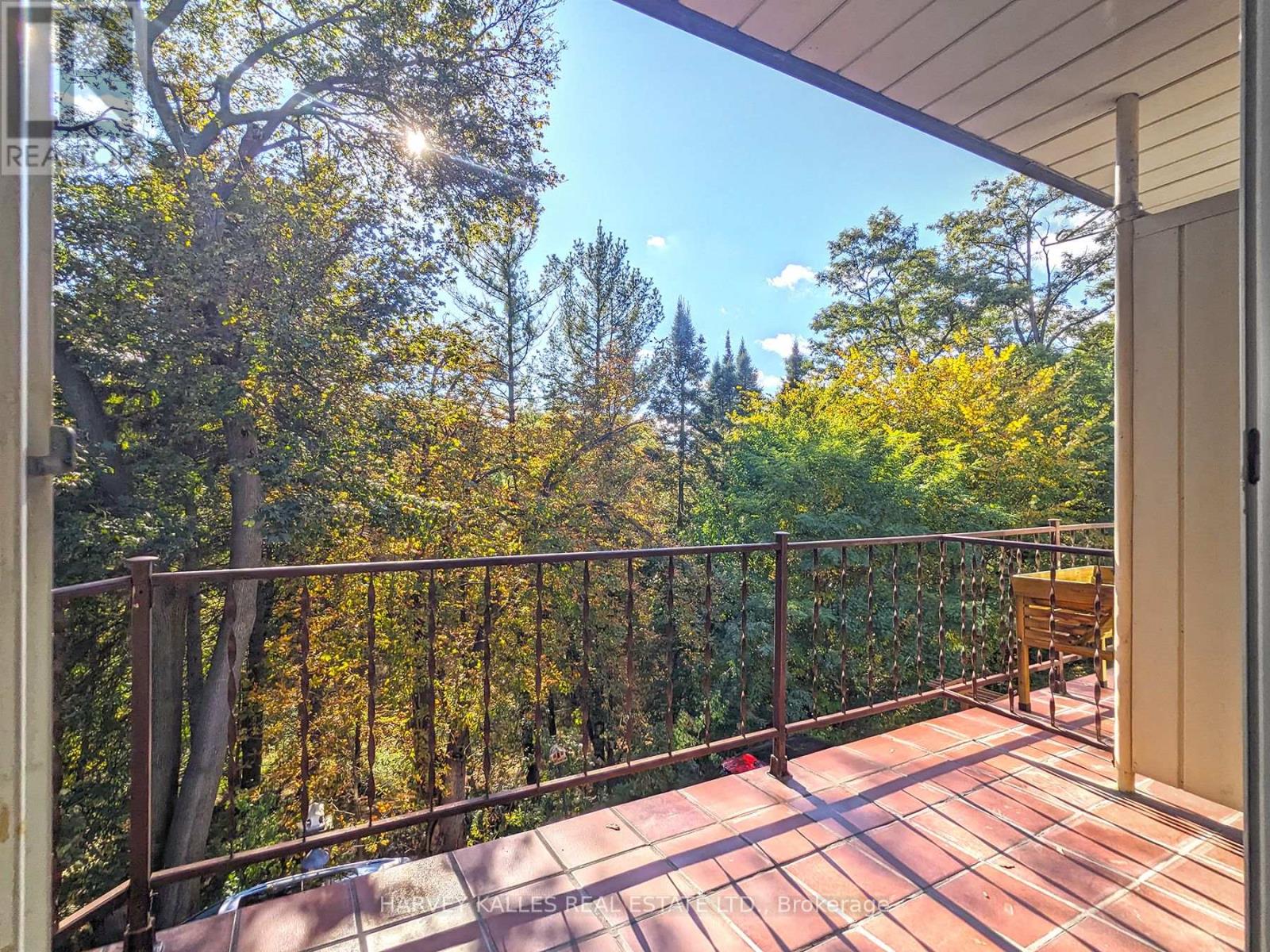 Upper - 95 Chatsworth Drive, Toronto, Ontario  M4R 1R8 - Photo 8 - C12442423