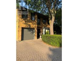 30 CHISWELL CRESCENT, Toronto, Ontario