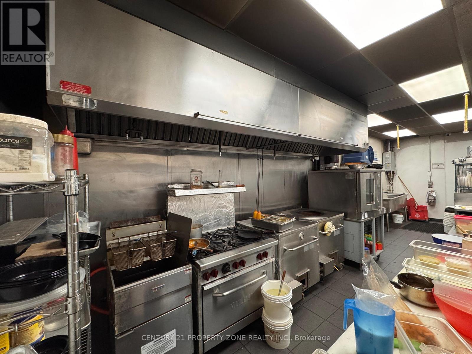 11 - 101 Hazelglen Drive, Kitchener, Ontario  N2M 5A2 - Photo 7 - X12470189