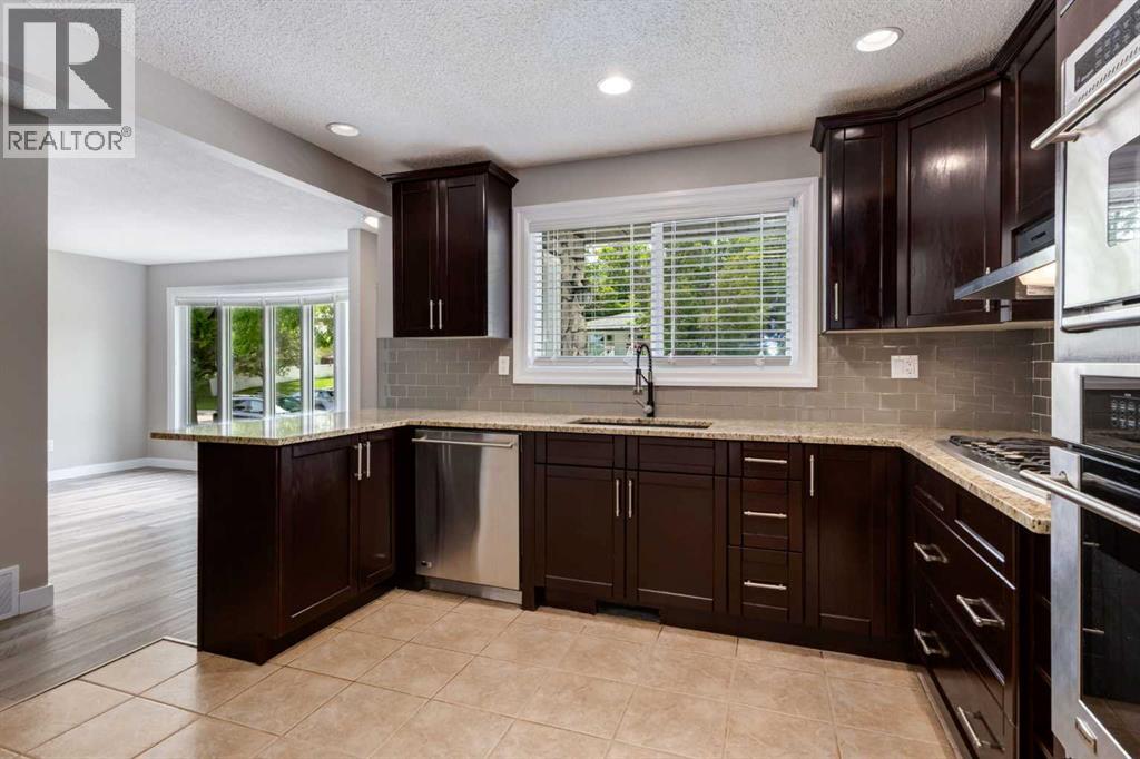 534 Cantrell Drive Sw, Calgary, Alberta  T2W 2K7 - Photo 3 - A2251782