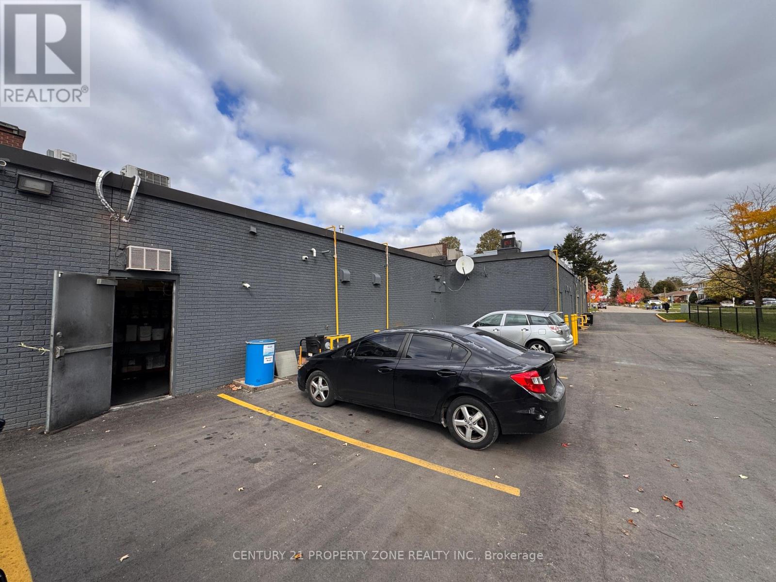 11 - 101 Hazelglen Drive, Kitchener, Ontario  N2M 5A2 - Photo 18 - X12470189