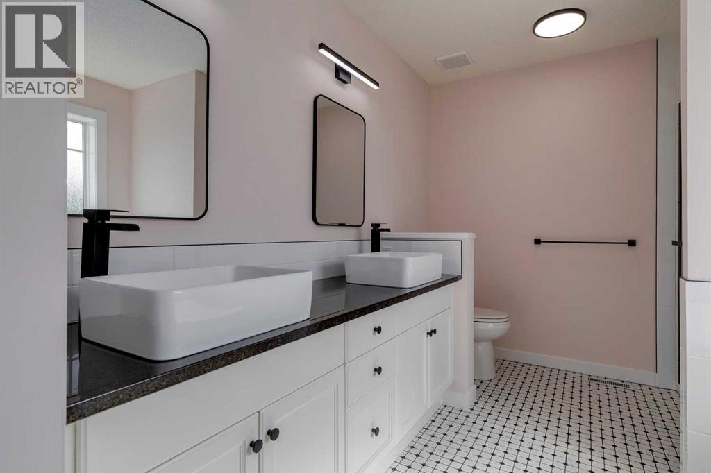 817 Crystal Beach Bay, Chestermere, Alberta  T1X 1J1 - Photo 26 - A2264334