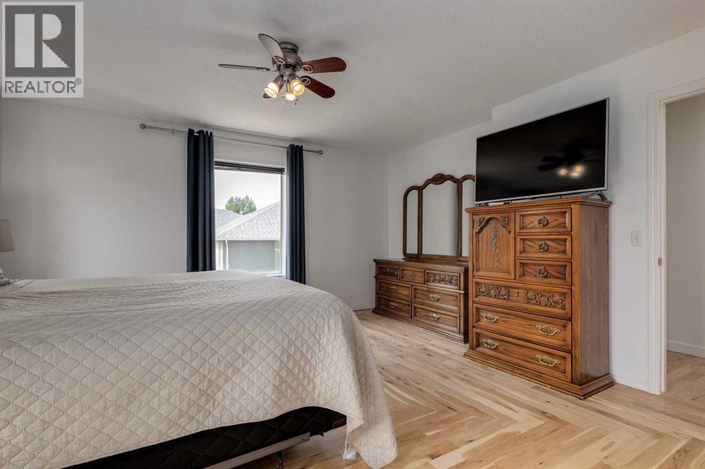 817 Crystal Beach Bay, Chestermere, Alberta  T1X 1J1 - Photo 23 - A2264334