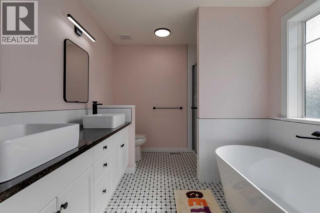 817 Crystal Beach Bay, Chestermere, Alberta  T1X 1J1 - Photo 25 - A2264334