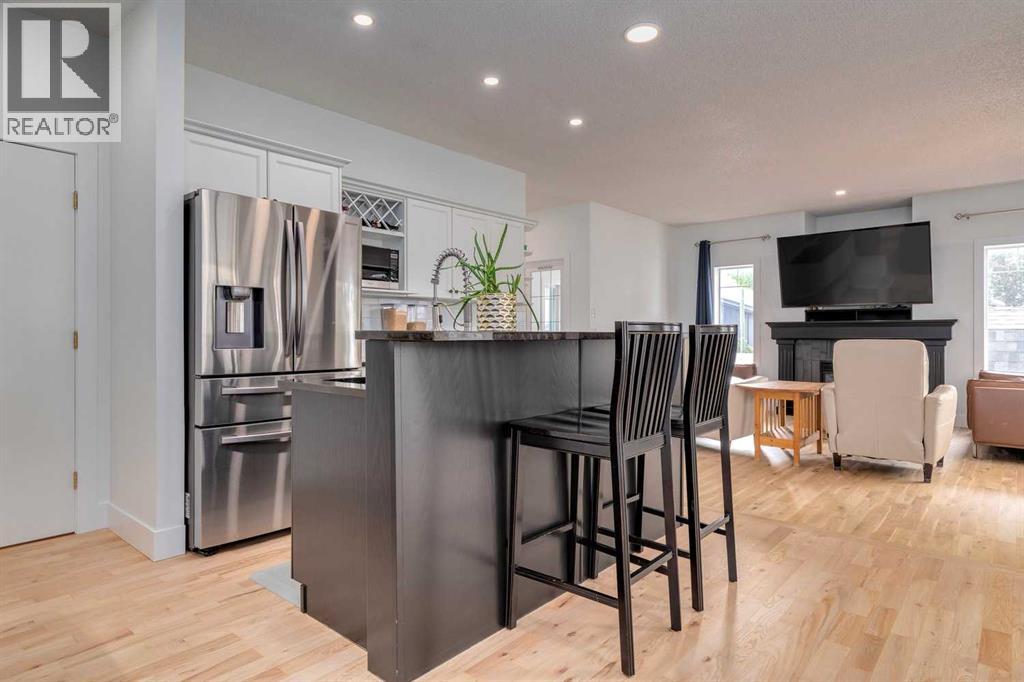 817 Crystal Beach Bay, Chestermere, Alberta  T1X 1J1 - Photo 17 - A2264334