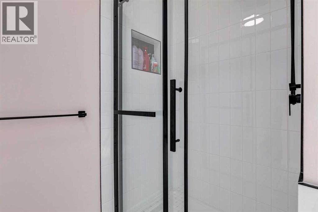 817 Crystal Beach Bay, Chestermere, Alberta  T1X 1J1 - Photo 28 - A2264334