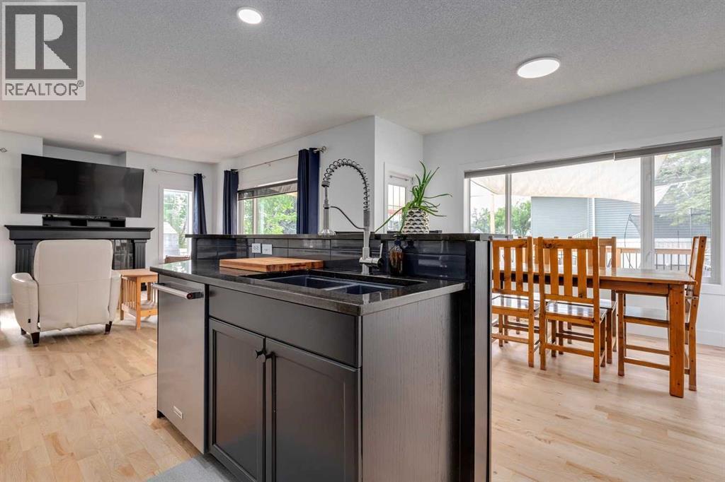 817 Crystal Beach Bay, Chestermere, Alberta  T1X 1J1 - Photo 18 - A2264334