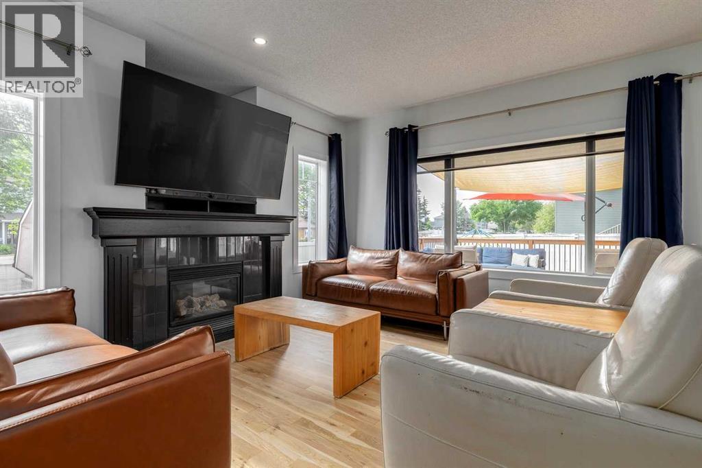 817 Crystal Beach Bay, Chestermere, Alberta  T1X 1J1 - Photo 8 - A2264334