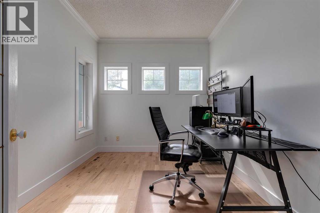 817 Crystal Beach Bay, Chestermere, Alberta  T1X 1J1 - Photo 6 - A2264334