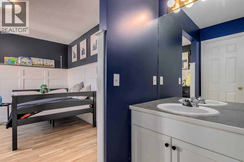 817 Crystal Beach Bay, Chestermere, Alberta  T1X 1J1 - Photo 33 - A2264334