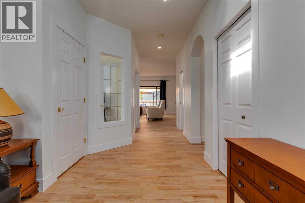 817 Crystal Beach Bay, Chestermere, Alberta  T1X 1J1 - Photo 4 - A2264334