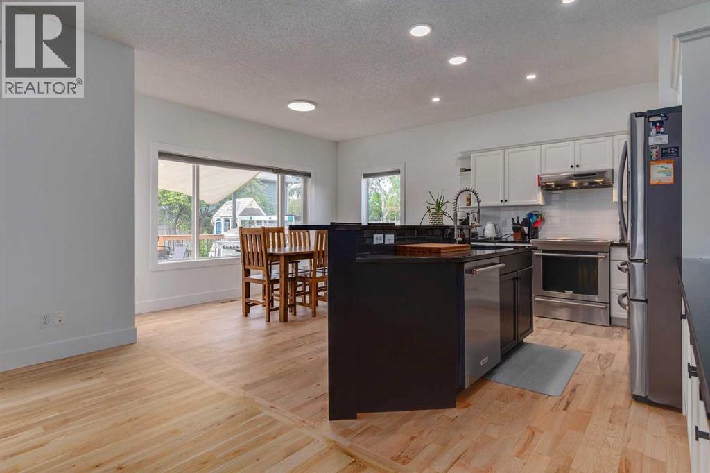 817 Crystal Beach Bay, Chestermere, Alberta  T1X 1J1 - Photo 12 - A2264334