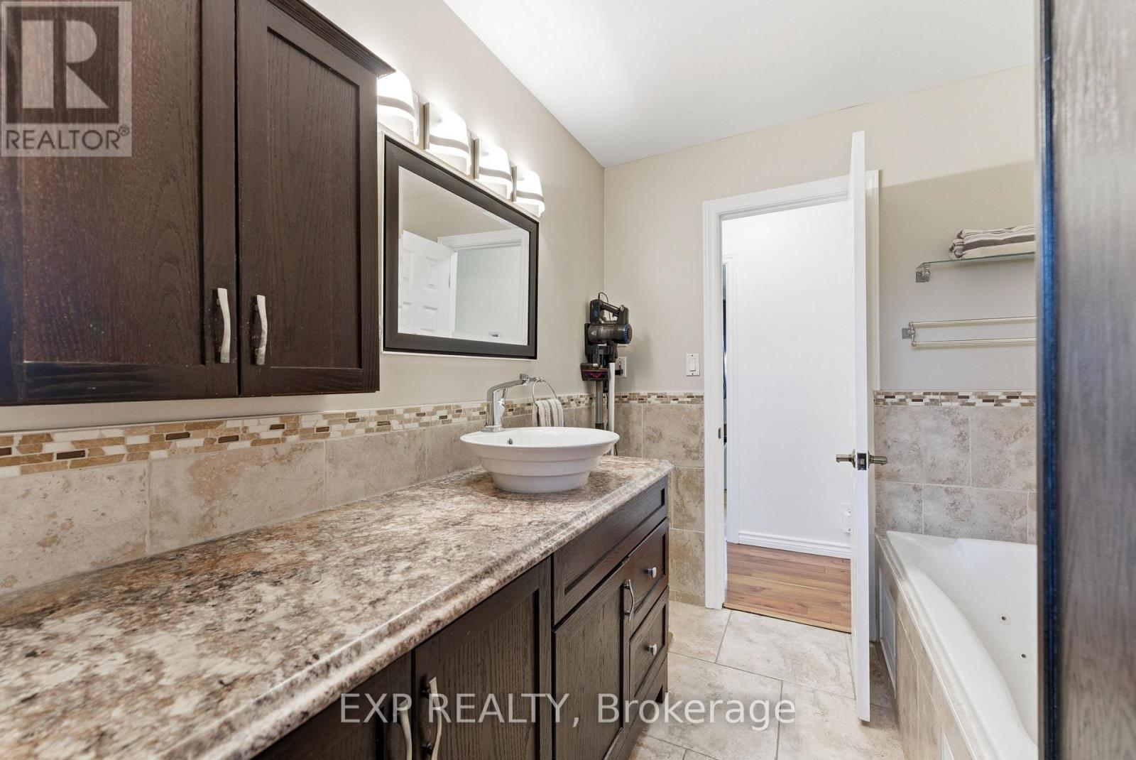 5228 Old Hwy 2, Belleville, Ontario  K8N 4Z4 - Photo 26 - X12484320