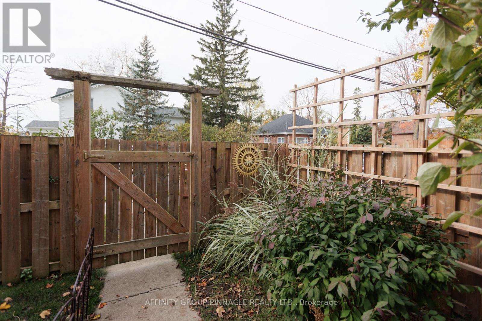 12 Russell Street E, Kawartha Lakes, Ontario  K9V 1Z8 - Photo 39 - X12484322