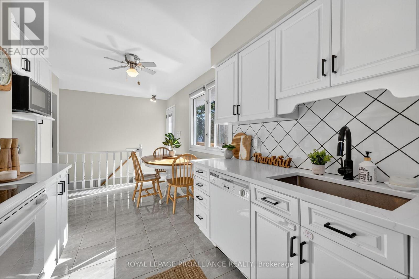 14 Chesterfield Drive, Loyalist (Amherstview), Ontario  K7N 1M2 - Photo 11 - X12484408