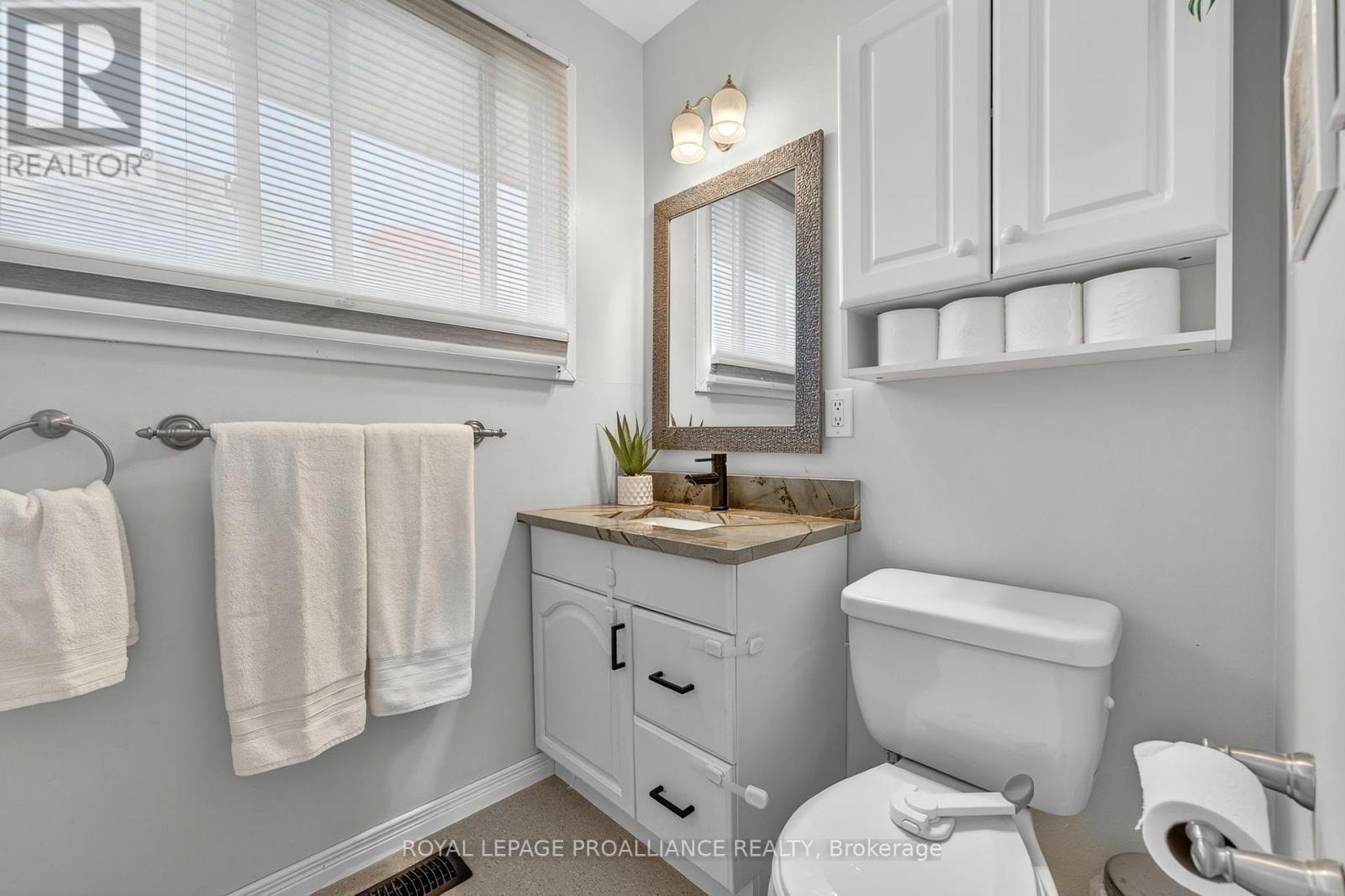 14 Chesterfield Drive, Loyalist (Amherstview), Ontario  K7N 1M2 - Photo 17 - X12484408