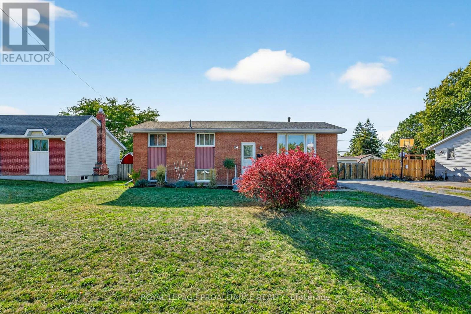 14 Chesterfield Drive, Loyalist (Amherstview), Ontario  K7N 1M2 - Photo 2 - X12484408