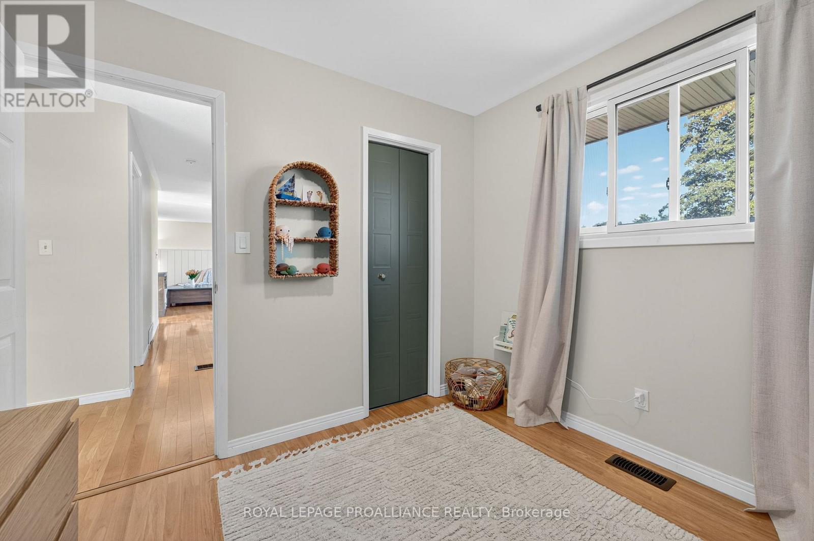 14 Chesterfield Drive, Loyalist (Amherstview), Ontario  K7N 1M2 - Photo 20 - X12484408