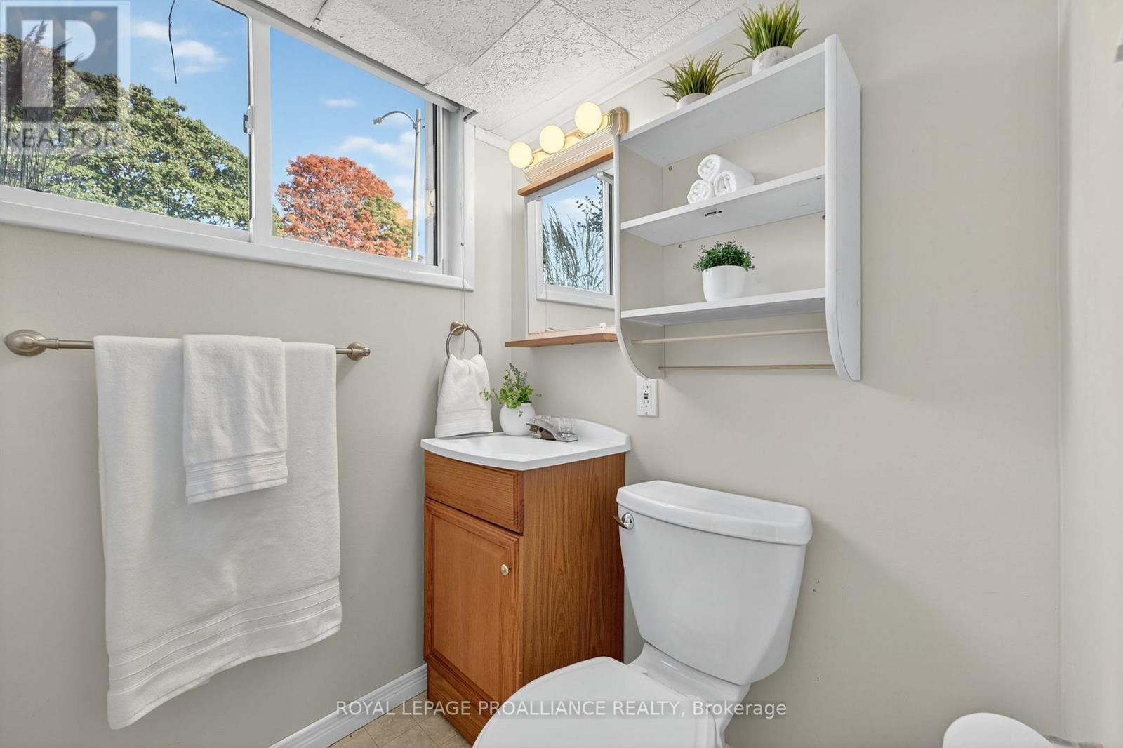 14 Chesterfield Drive, Loyalist (Amherstview), Ontario  K7N 1M2 - Photo 27 - X12484408