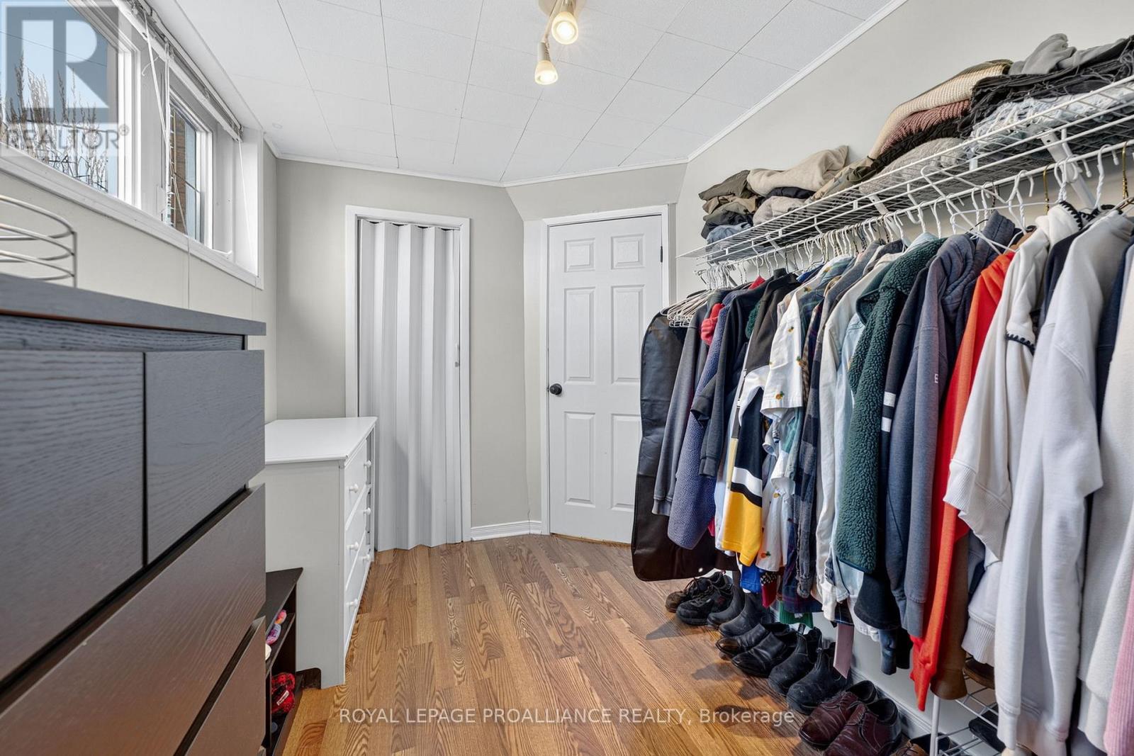 14 Chesterfield Drive, Loyalist (Amherstview), Ontario  K7N 1M2 - Photo 30 - X12484408