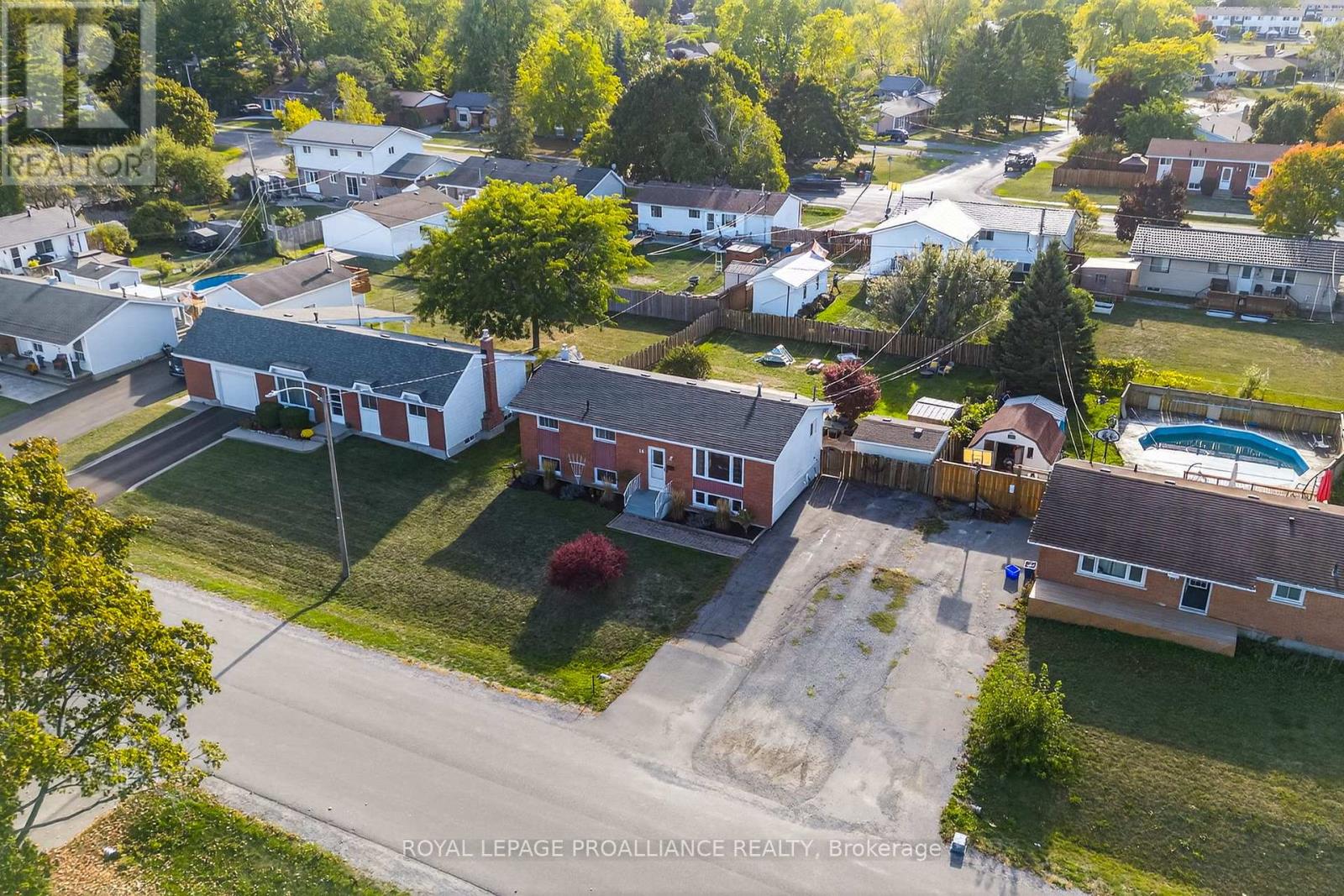 14 Chesterfield Drive, Loyalist (Amherstview), Ontario  K7N 1M2 - Photo 37 - X12484408