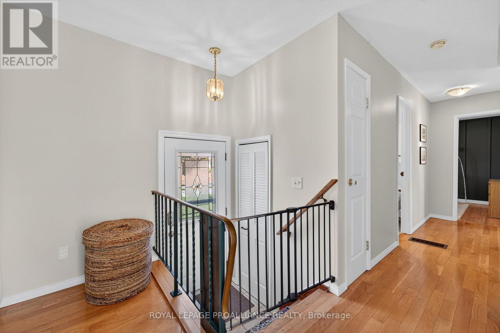 14 Chesterfield Drive, Loyalist (Amherstview), Ontario  K7N 1M2 - Photo 6 - X12484408