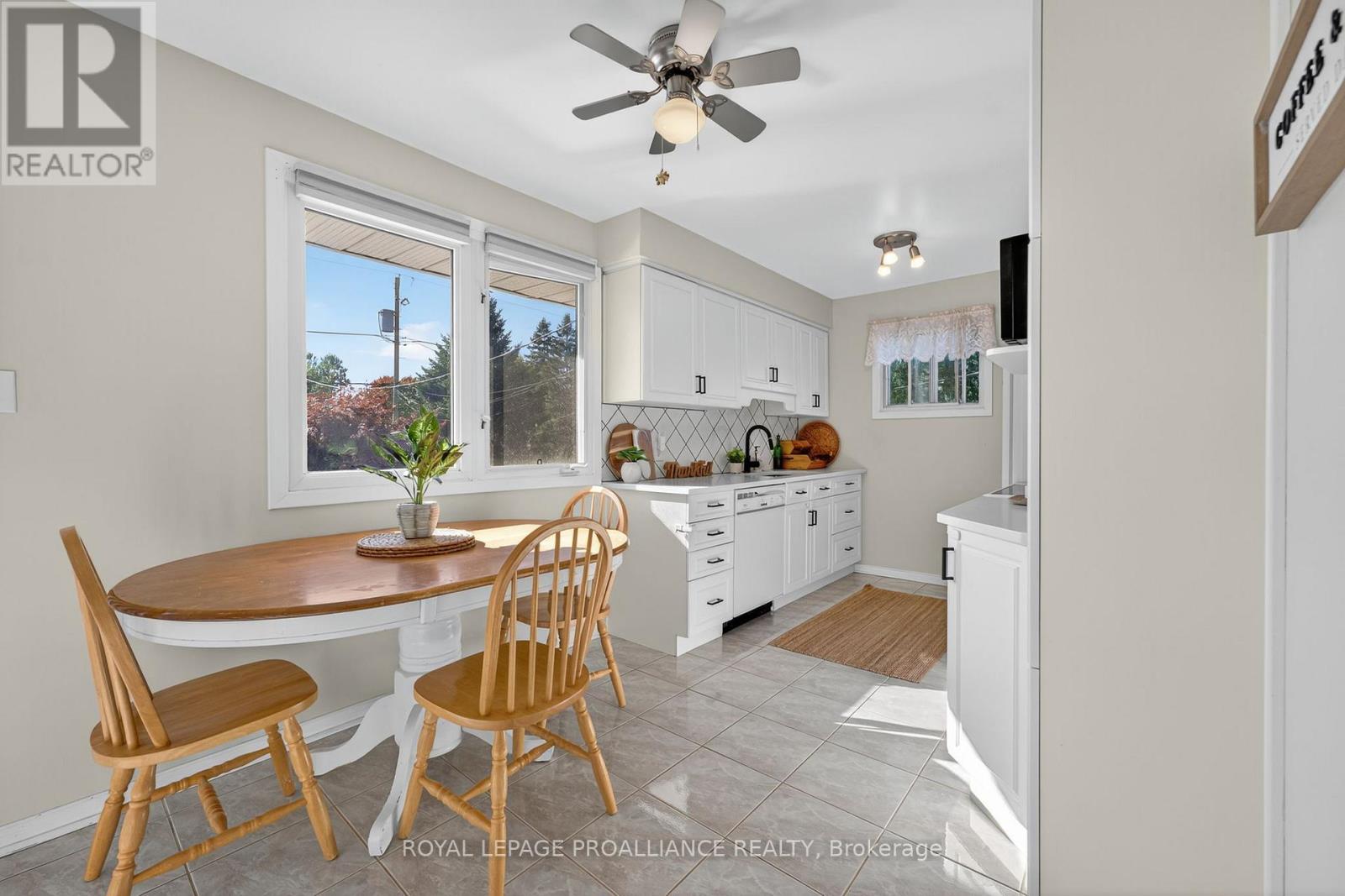 14 Chesterfield Drive, Loyalist (Amherstview), Ontario  K7N 1M2 - Photo 9 - X12484408