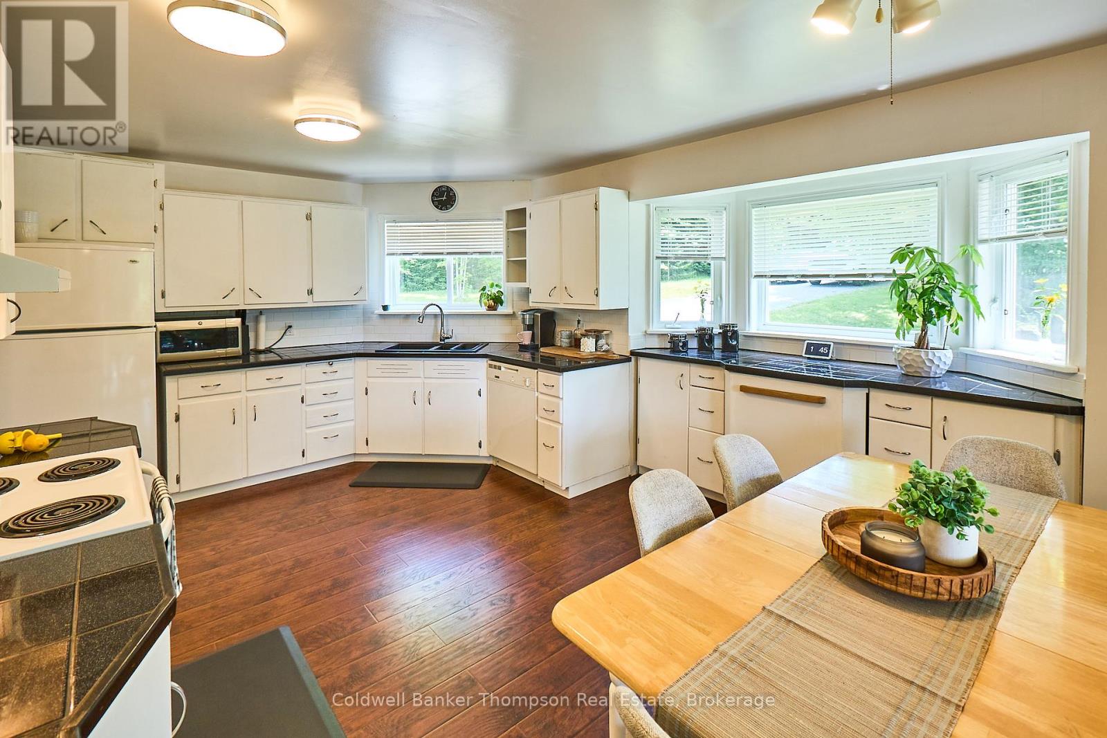 550 Valley View Road, Strong, Ontario  P0A 1Z0 - Photo 7 - X12484387