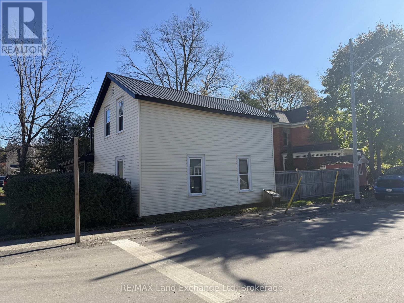 26 Patrick Street W, North Huron, Ontario  N0G 2W0 - Photo 25 - X12484414