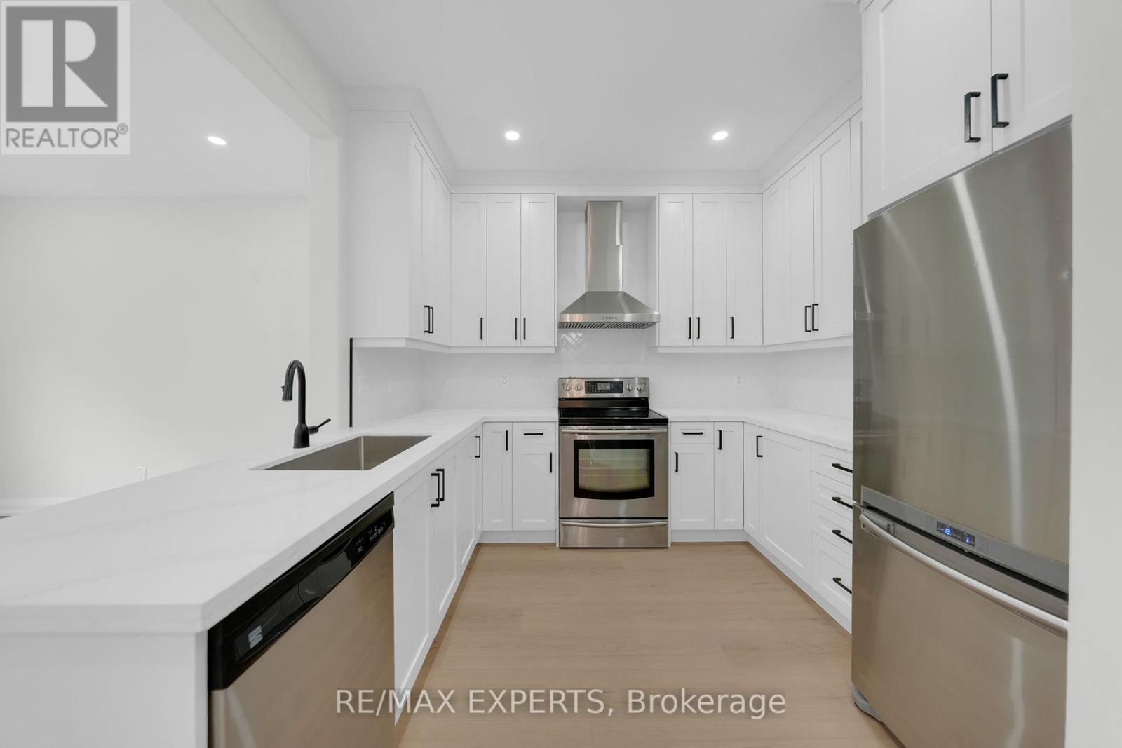 61 Wallace Street, New Tecumseth, Ontario  L9R 2G6 - Photo 11 - N12484278