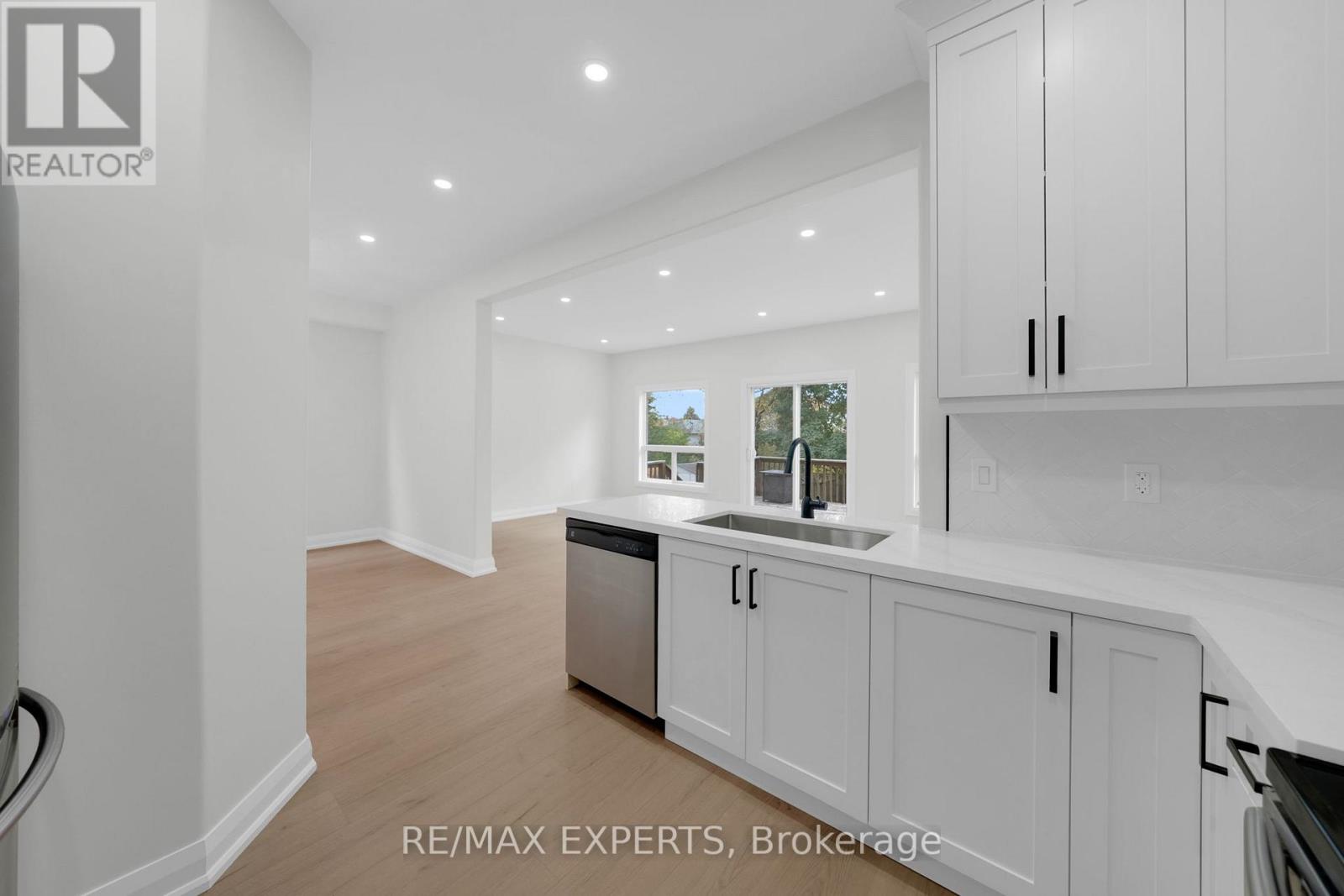 61 Wallace Street, New Tecumseth, Ontario  L9R 2G6 - Photo 13 - N12484278