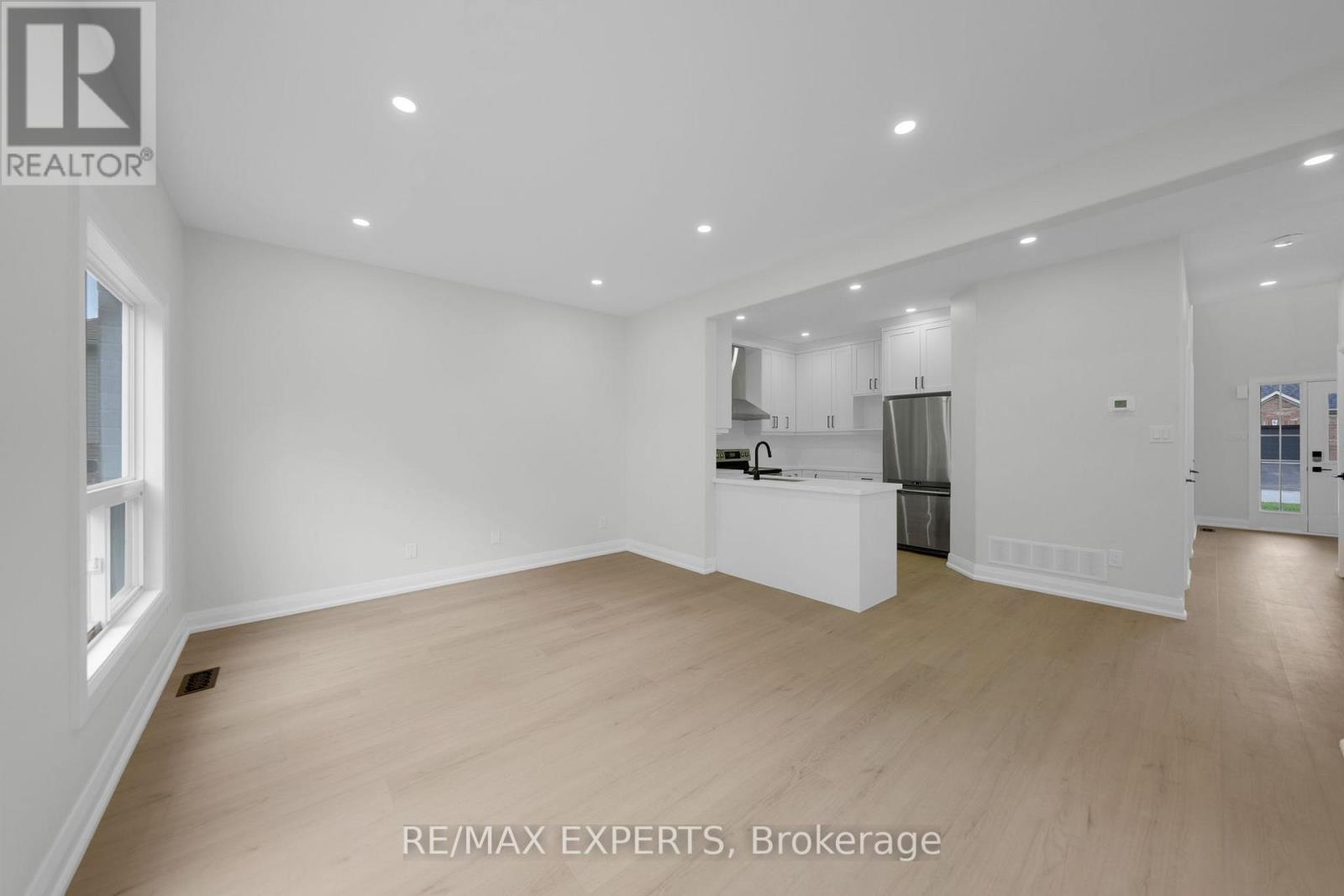 61 Wallace Street, New Tecumseth, Ontario  L9R 2G6 - Photo 17 - N12484278