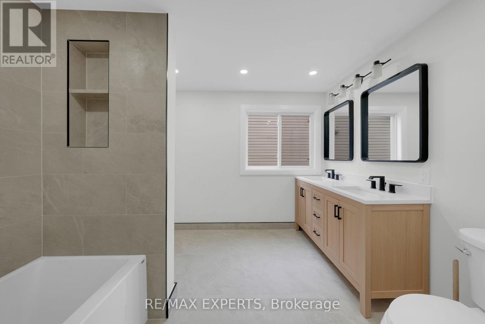 61 Wallace Street, New Tecumseth, Ontario  L9R 2G6 - Photo 22 - N12484278