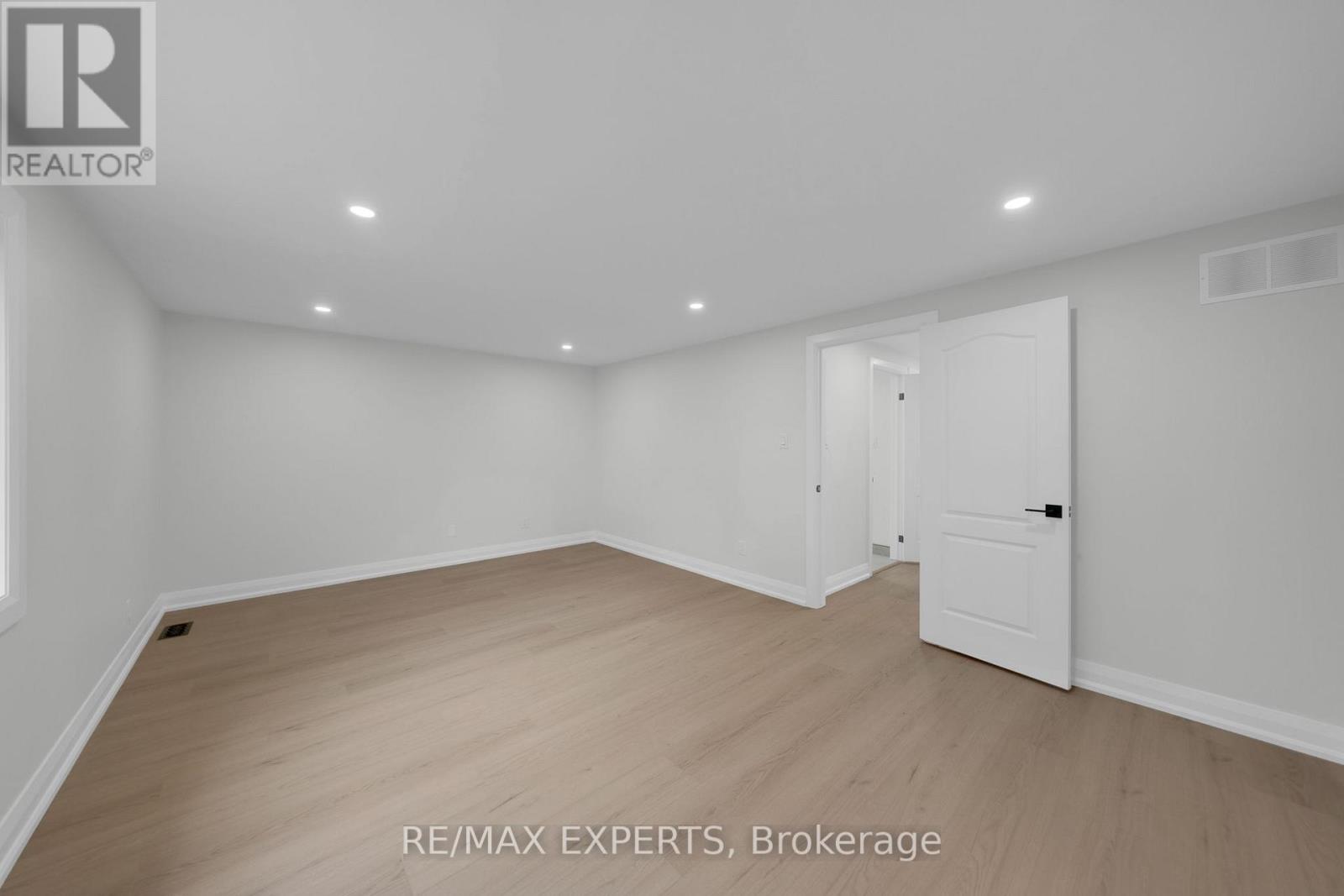 61 Wallace Street, New Tecumseth, Ontario  L9R 2G6 - Photo 27 - N12484278