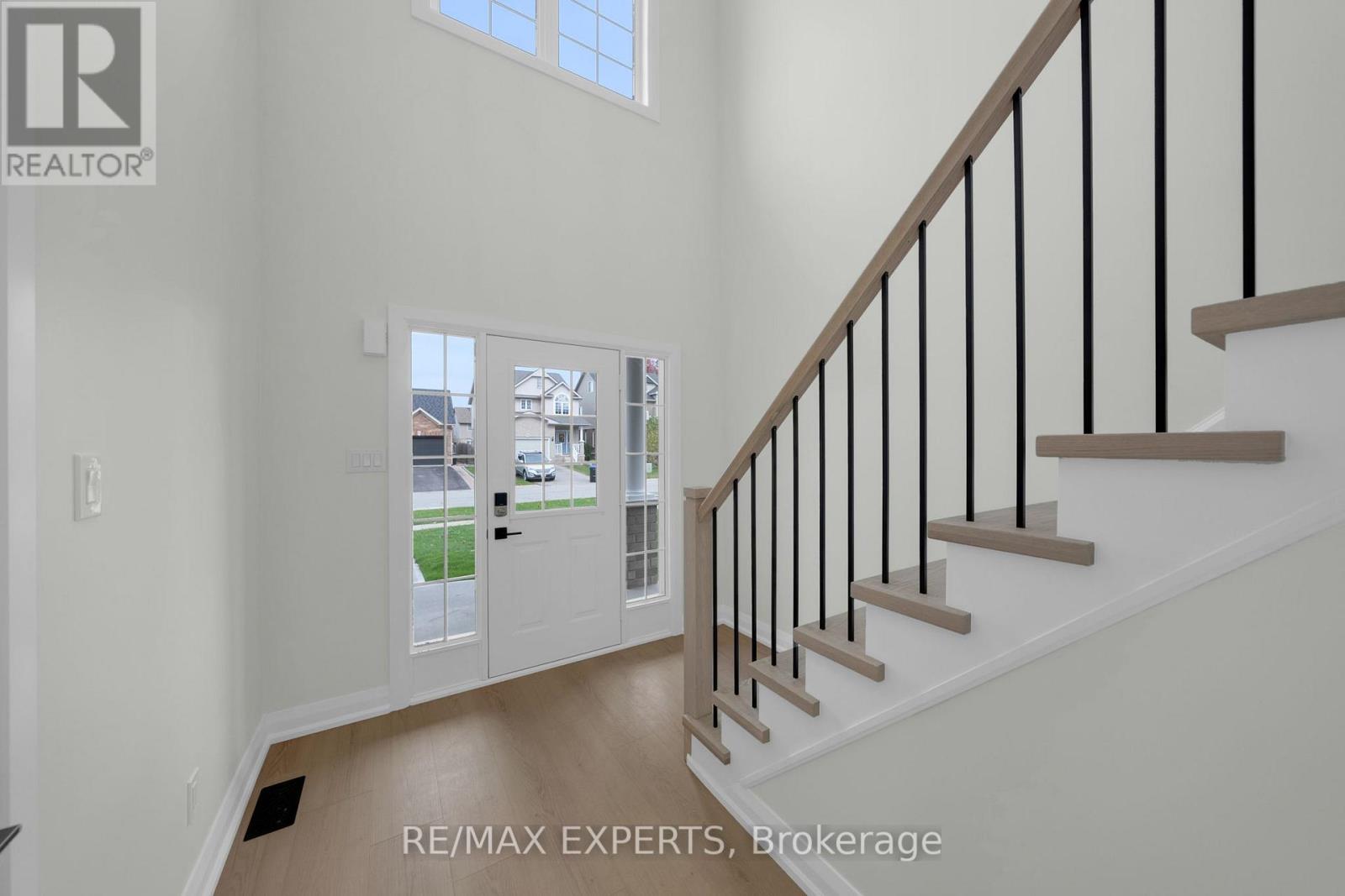 61 Wallace Street, New Tecumseth, Ontario  L9R 2G6 - Photo 4 - N12484278