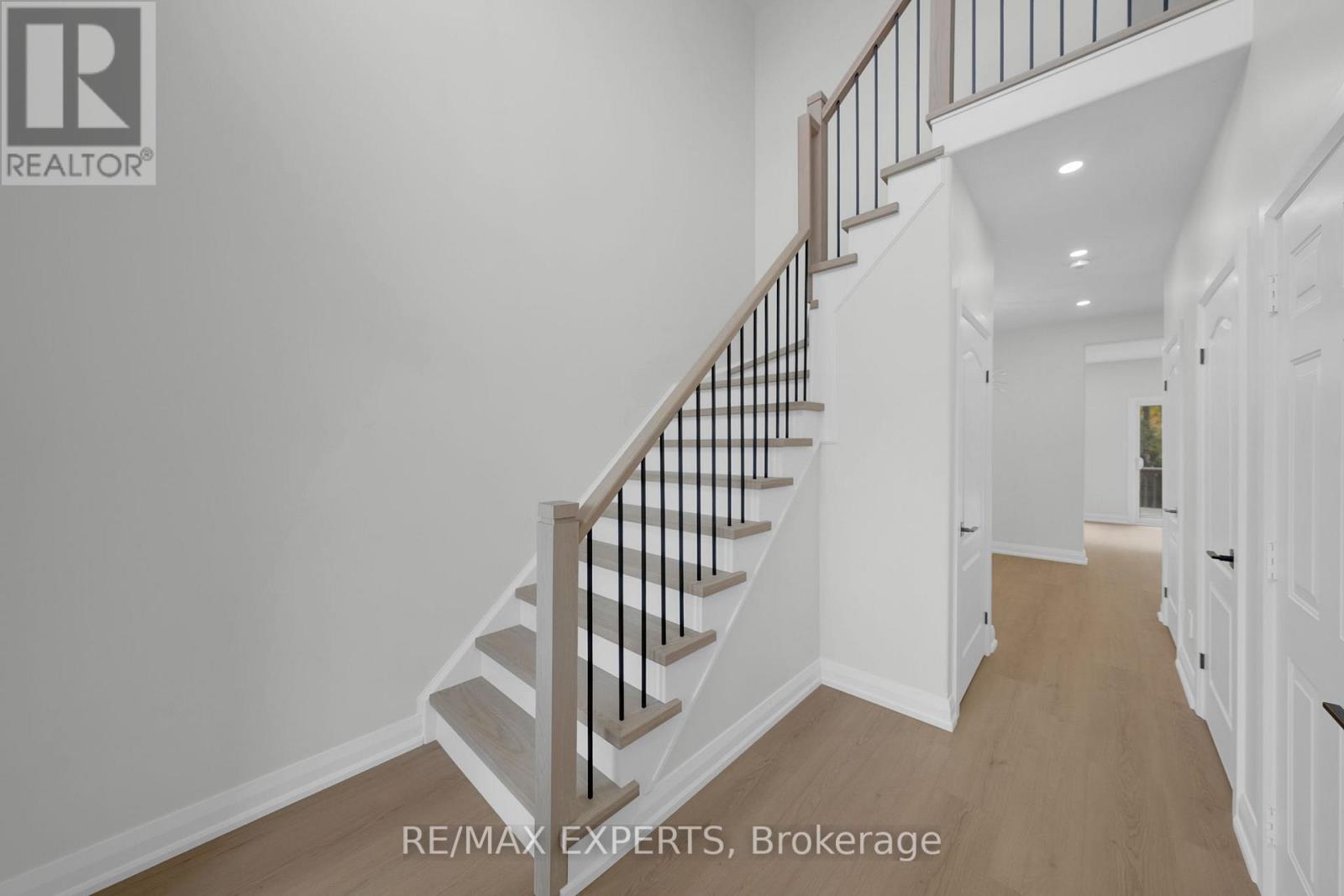 61 Wallace Street, New Tecumseth, Ontario  L9R 2G6 - Photo 5 - N12484278