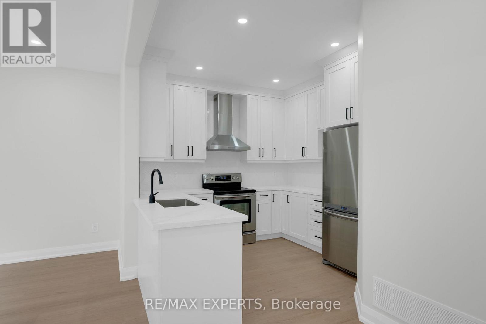 61 Wallace Street, New Tecumseth, Ontario  L9R 2G6 - Photo 9 - N12484278