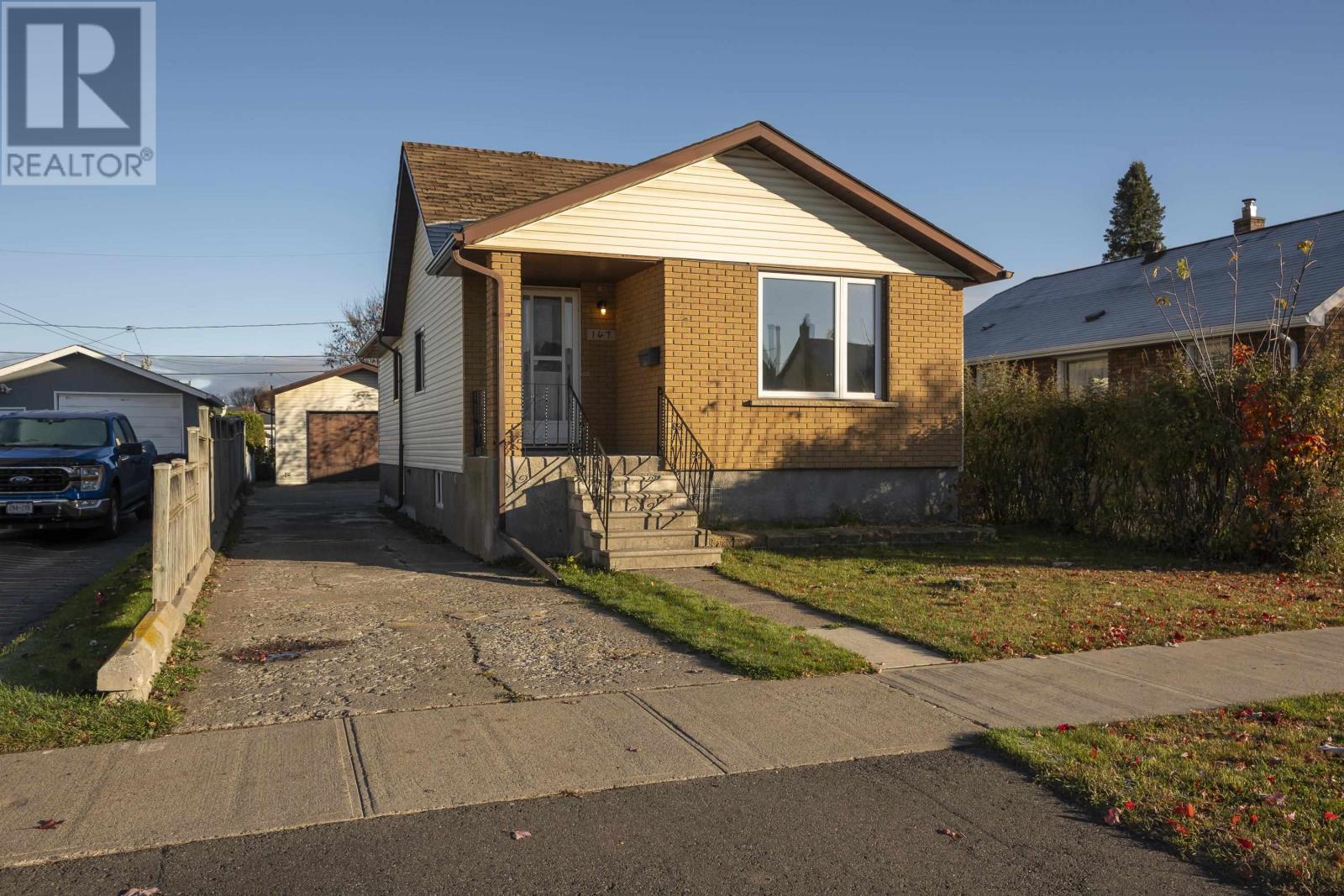 147 MARY ST E, THUNDER BAY, Ontario