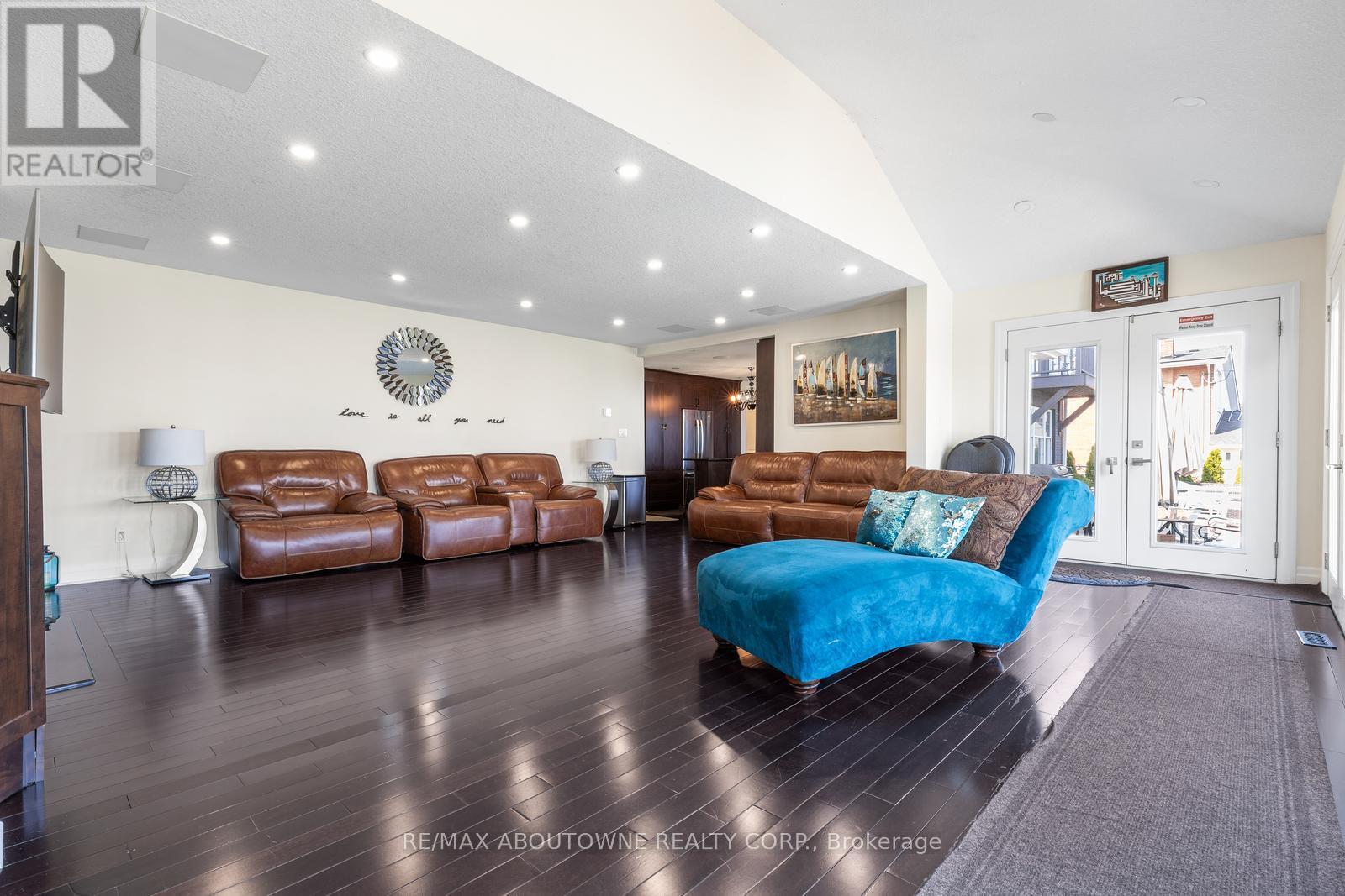 1073 North Service Road, Hamilton, Ontario  L8E 5E1 - Photo 19 - X12389605