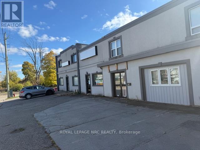 6102 Perkins Street, Niagara Falls, Ontario  L2E 5R8 - Photo 2 - X12484389