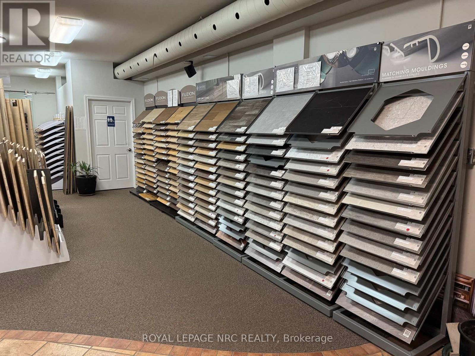 6102 Perkins Street, Niagara Falls, Ontario  L2E 5R8 - Photo 7 - X12484389