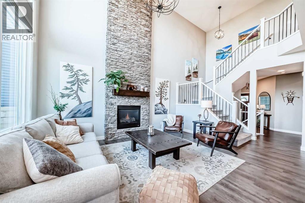 204 Sunrise Common, Cochrane, Alberta  T4C 2R9 - Photo 3 - A2260174