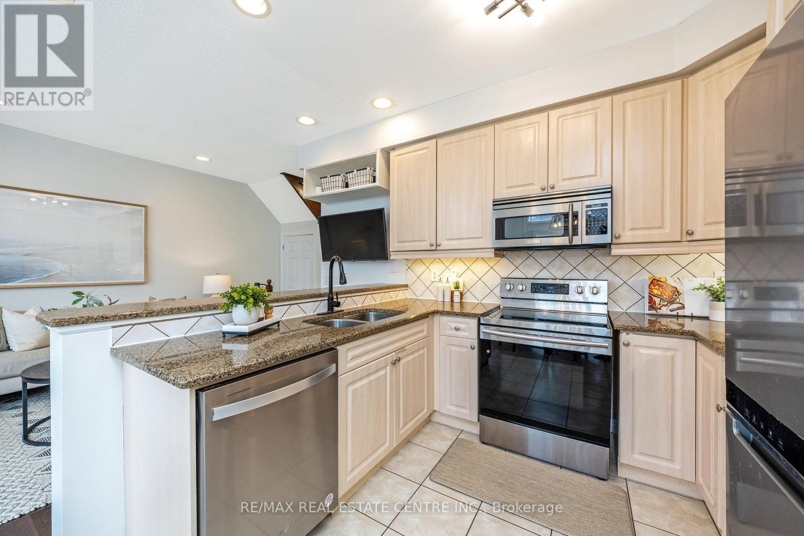 6 Whitmer Street, Milton, Ontario  L9T 0R5 - Photo 14 - W12484255