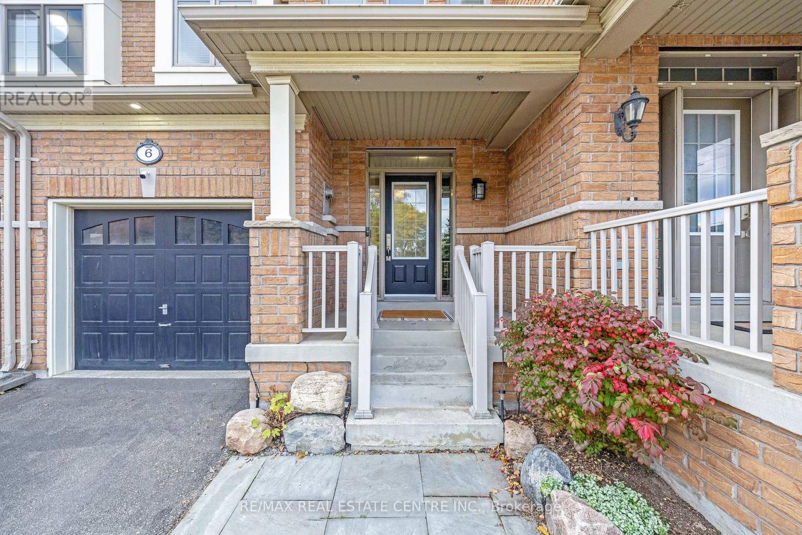 6 Whitmer Street, Milton, Ontario  L9T 0R5 - Photo 3 - W12484255