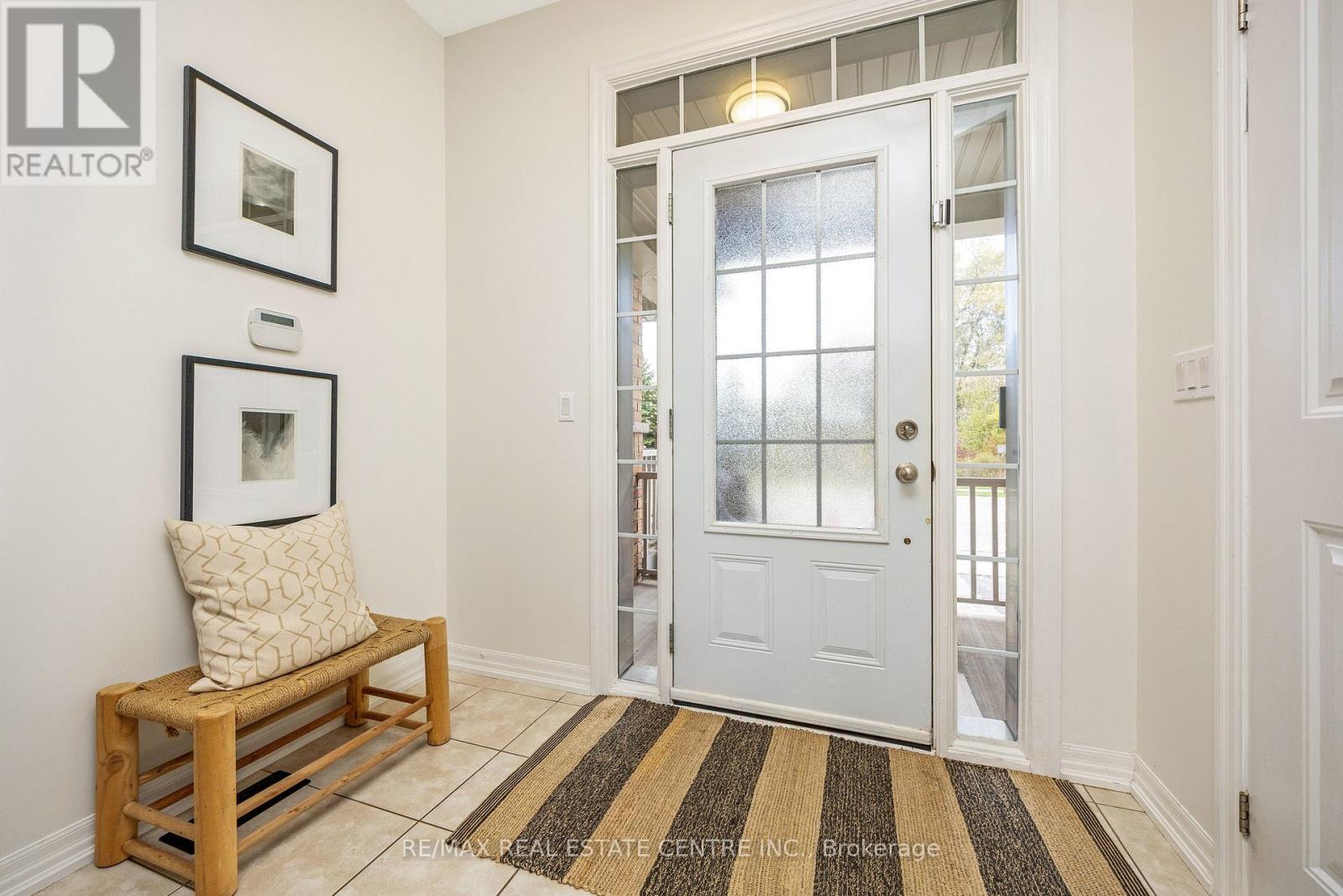 6 Whitmer Street, Milton, Ontario  L9T 0R5 - Photo 4 - W12484255