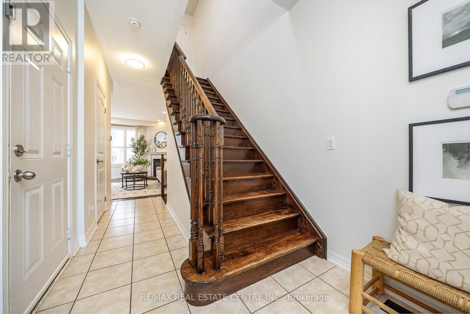 6 Whitmer Street, Milton, Ontario  L9T 0R5 - Photo 5 - W12484255
