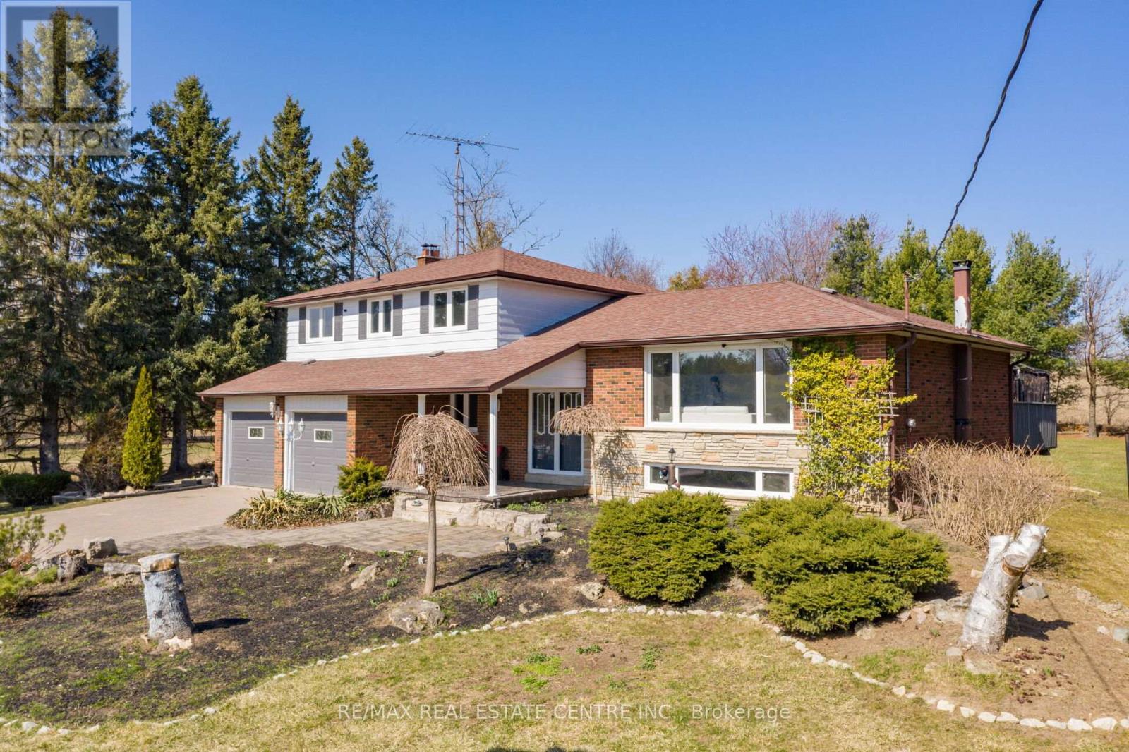 15095 Dixie Road, Caledon, Ontario  L7C 2N1 - Photo 4 - W12484271