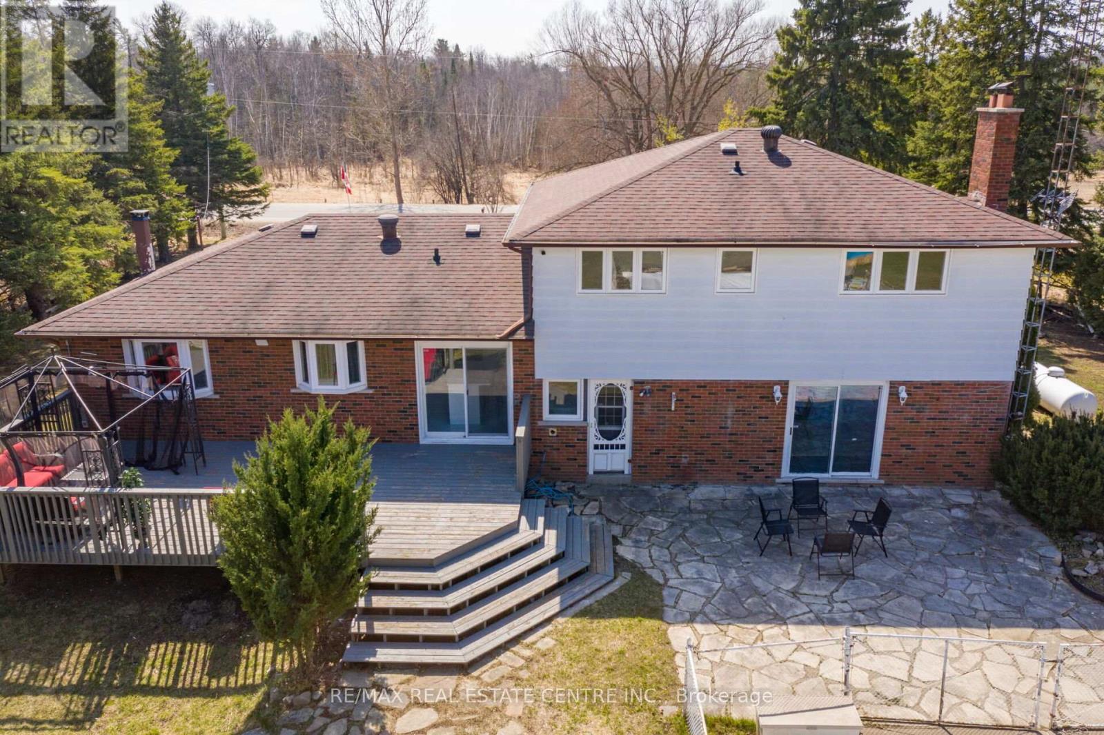 15095 Dixie Road, Caledon, Ontario  L7C 2N1 - Photo 7 - W12484271