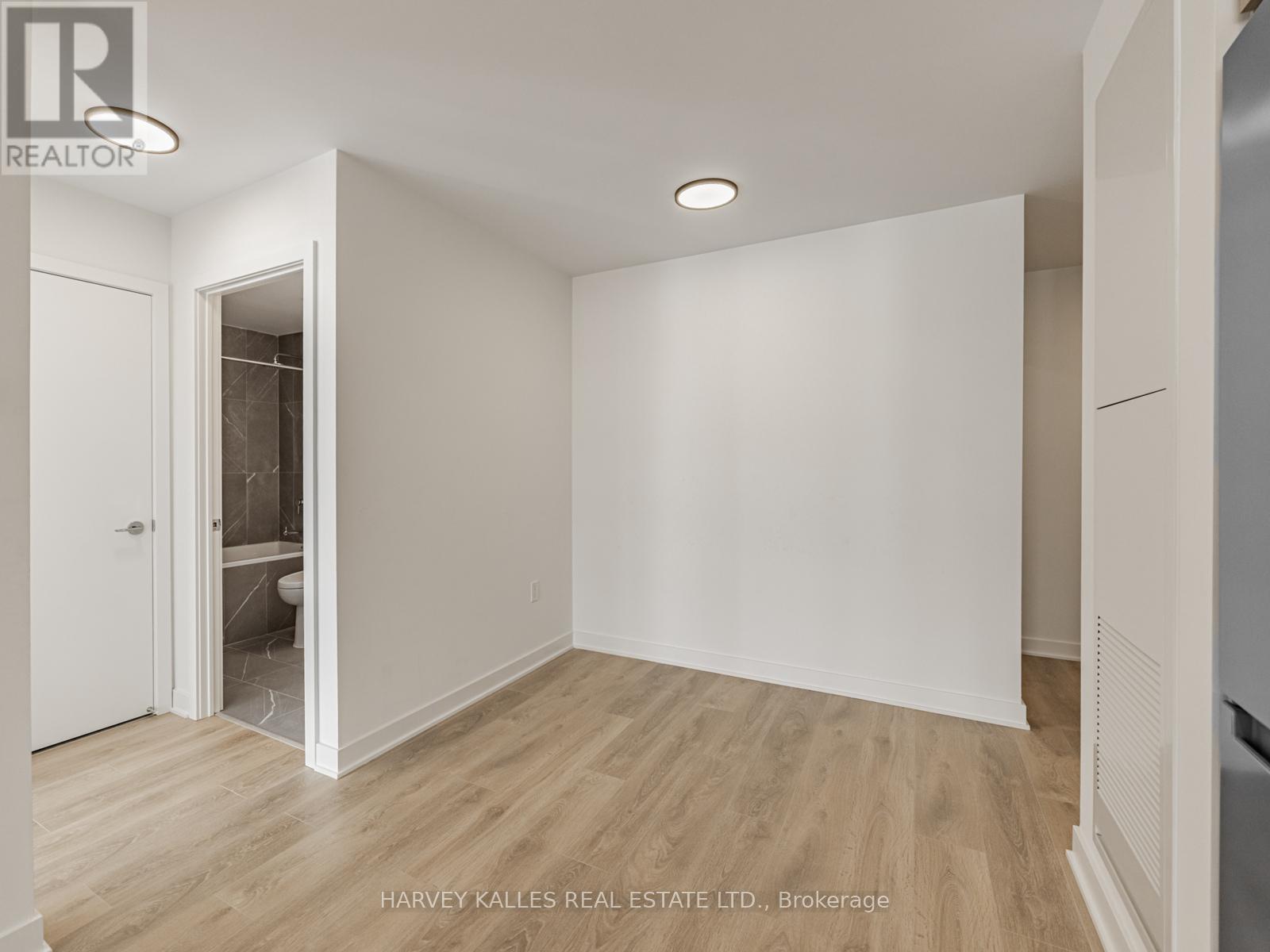 425 - 1037 The Queensway, Toronto, Ontario  M8Z 6C7 - Photo 5 - W12484284
