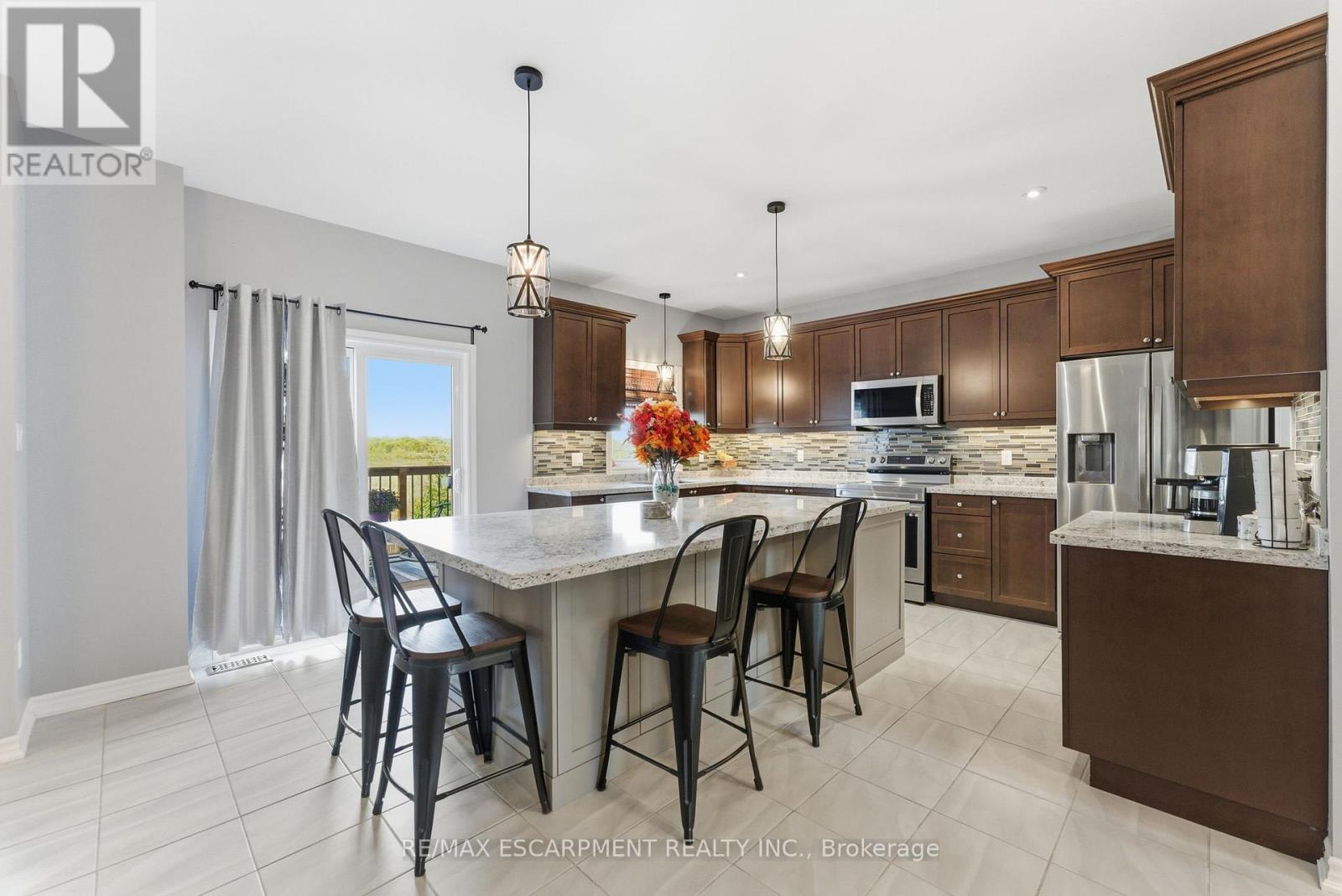 383 Erie Avenue, Brantford, Ontario  N3S 0E6 - Photo 11 - X12484298